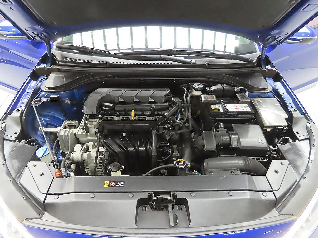 HYUNDAI Avante - Vista 11