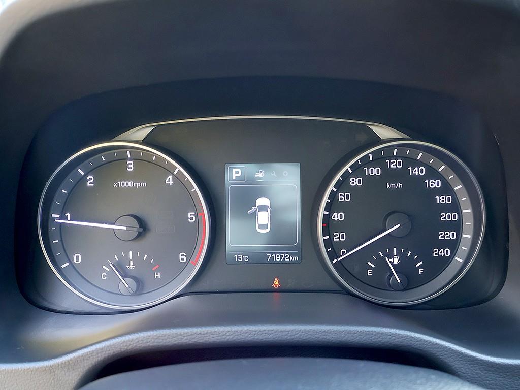 HYUNDAI Avante - Vista 11