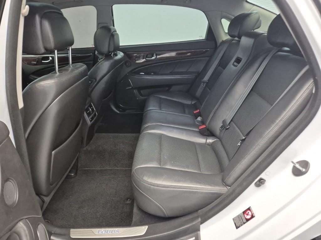 HYUNDAI Equus - Vista 12