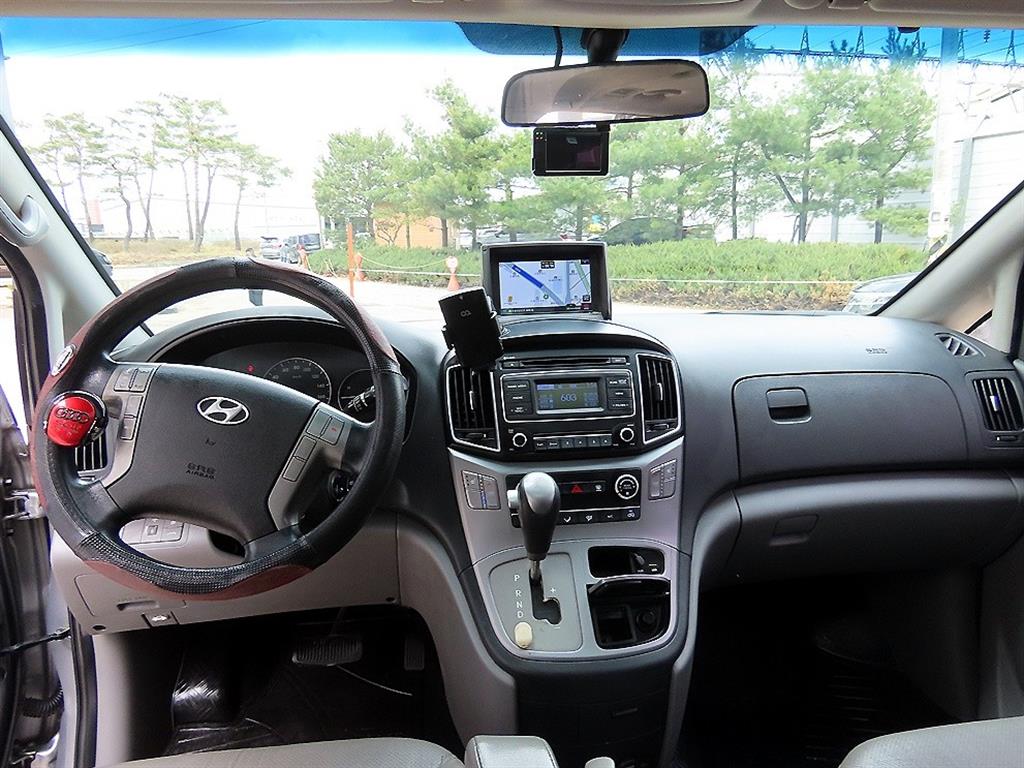 HYUNDAI Starex - Vista 8