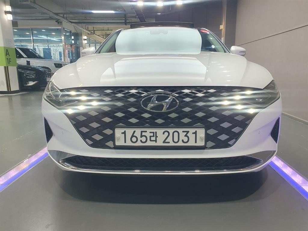 HYUNDAI Grandeur - Vista 2