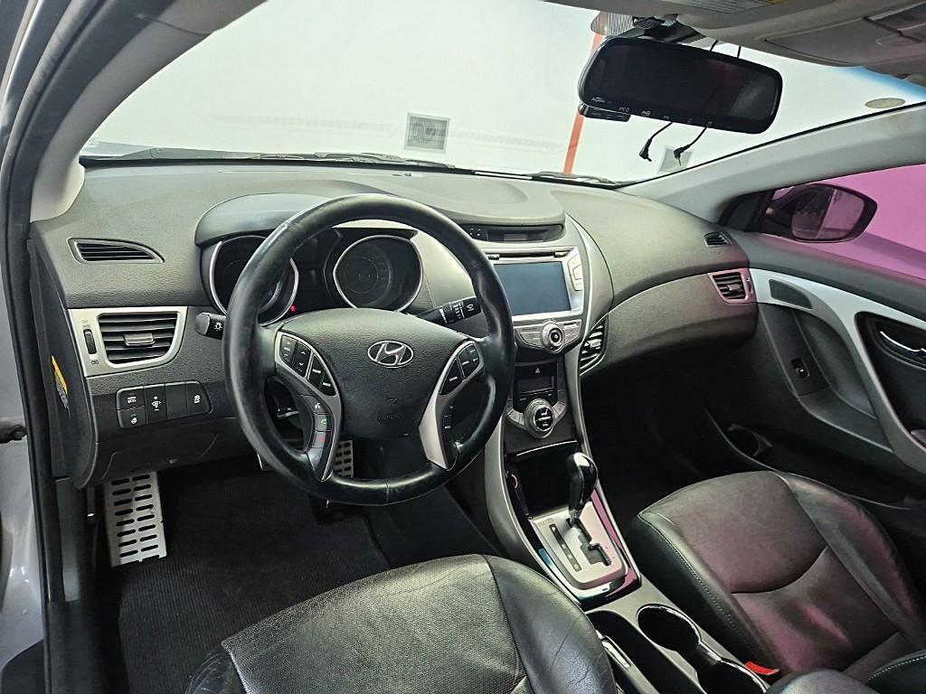 HYUNDAI Avante - Vista 7