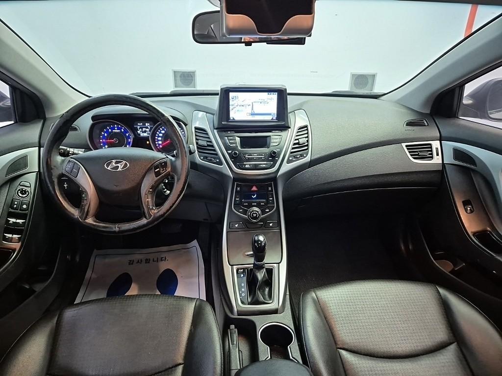 HYUNDAI Avante - Vista 7