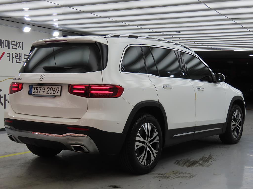 Mercedes Benz GLB Class - Vista 4