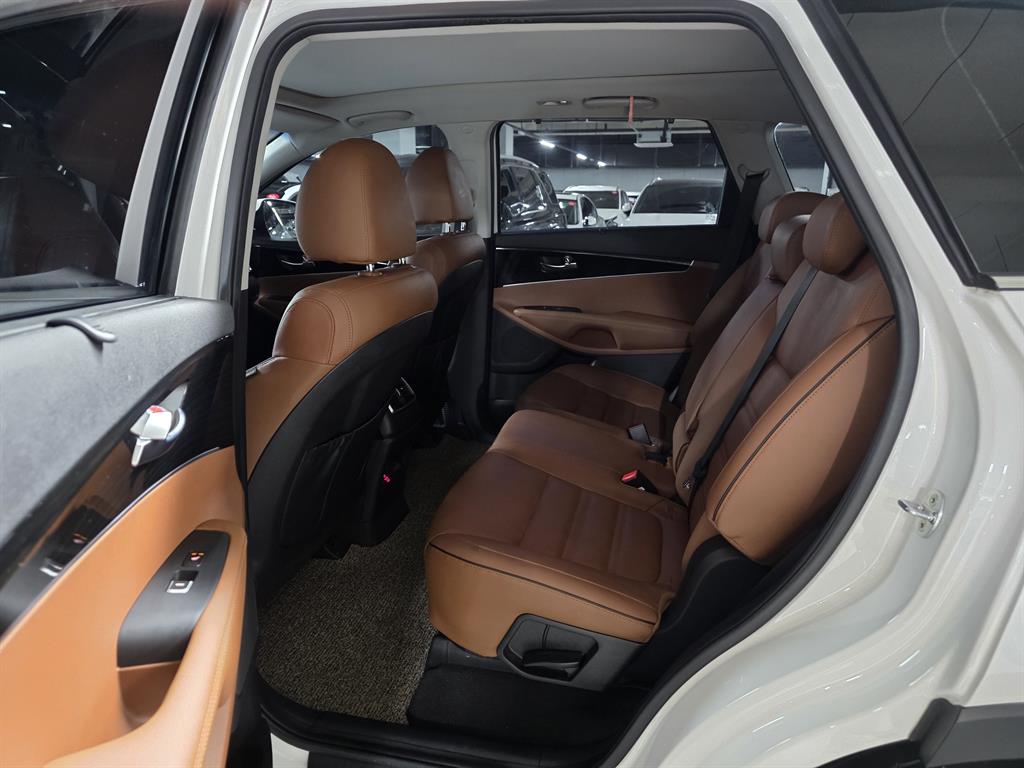 KIA Sorento - Vista 8