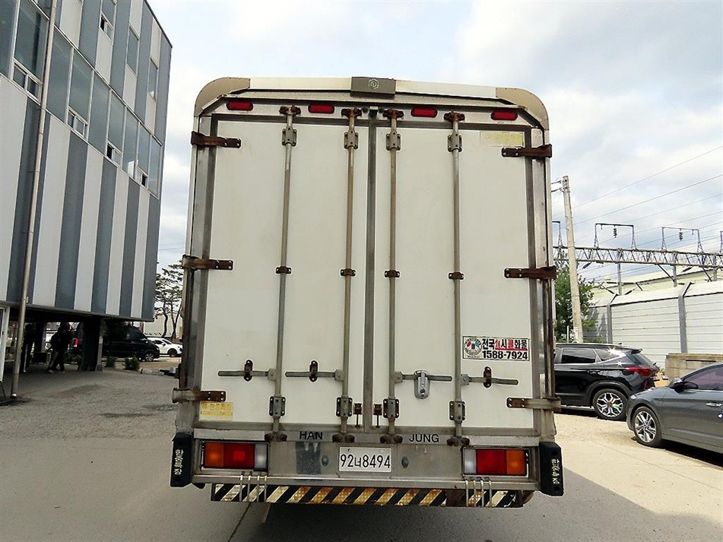 medium and large cargo truck - Vista 4