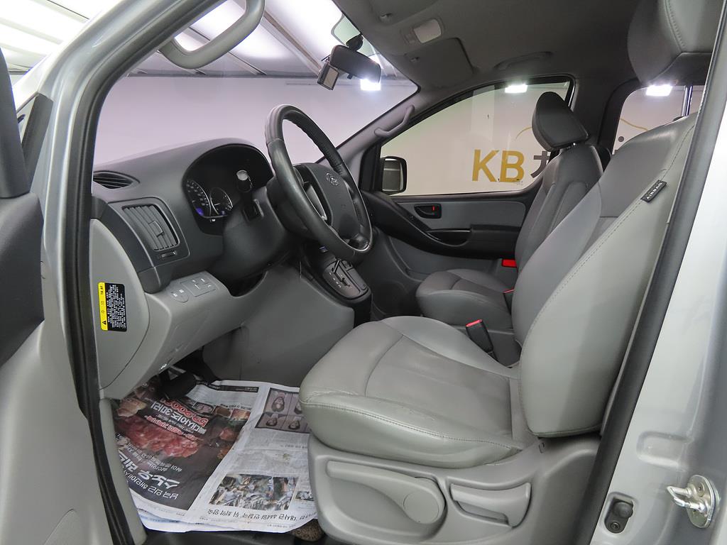 HYUNDAI Starex - Vista 5