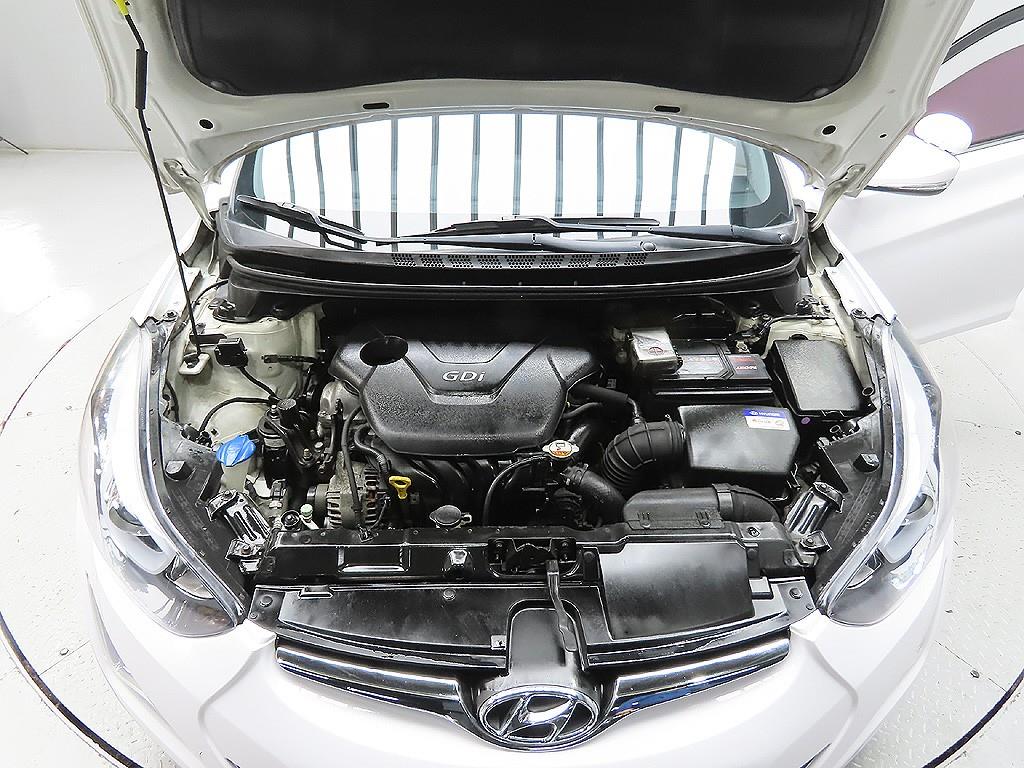 HYUNDAI Avante - Vista 11