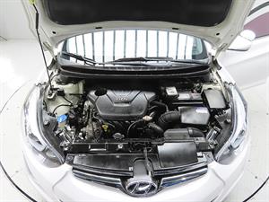 HYUNDAI Avante - Vista 12