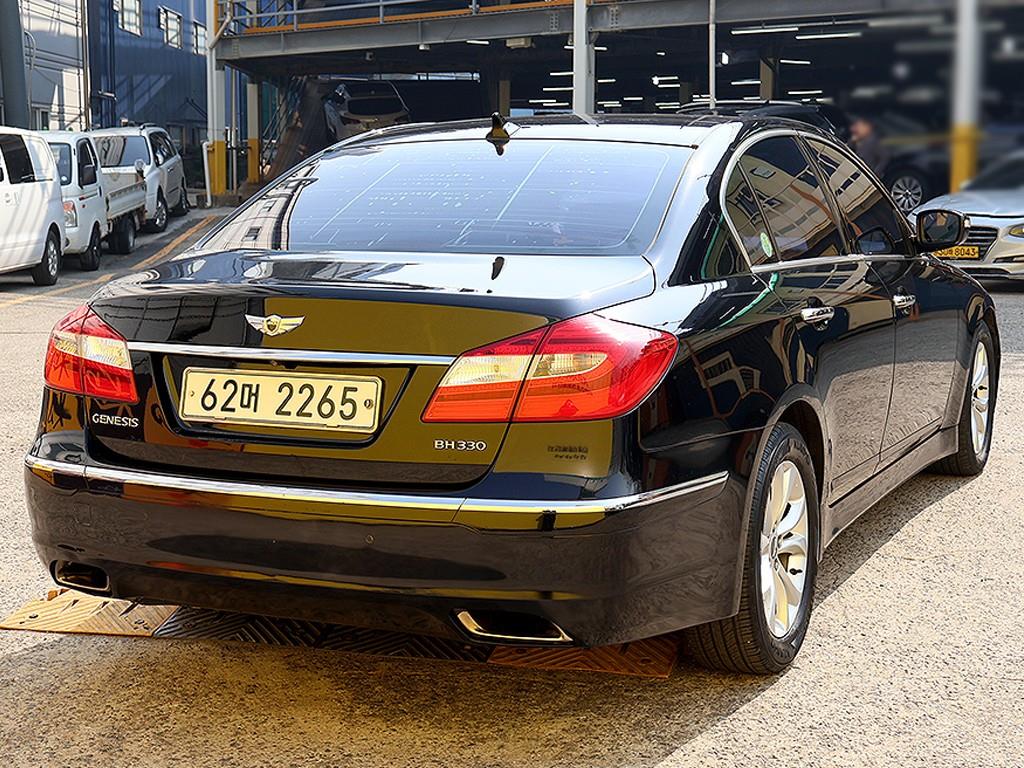 HYUNDAI Genesis - Vista 7