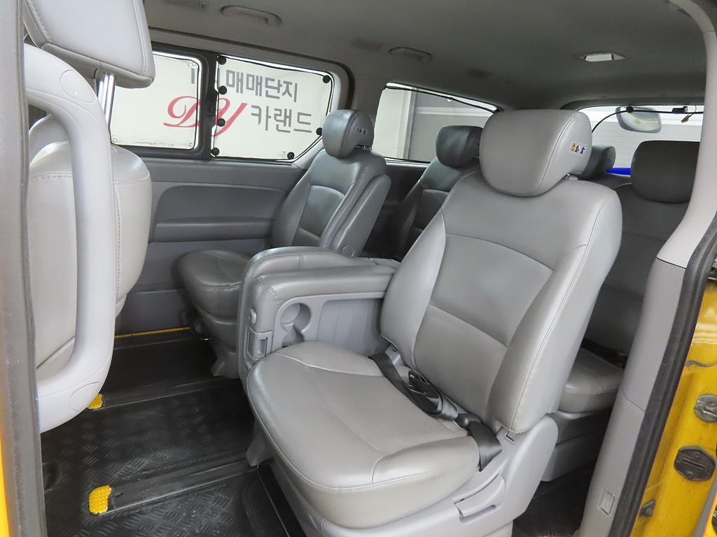 HYUNDAI Starex - Vista 7