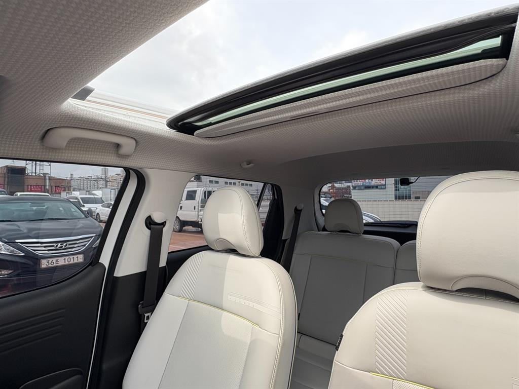 HYUNDAI Casper - Vista 12