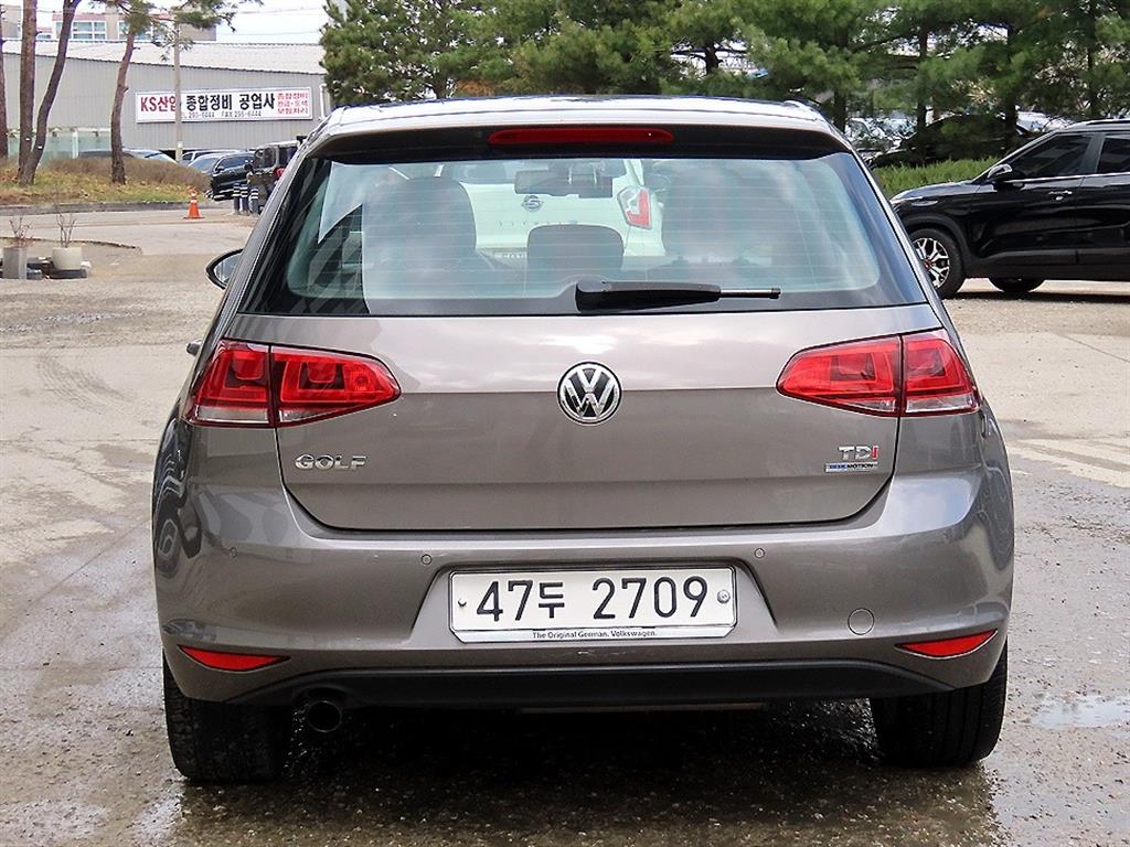 Volkswagen Golf - Vista 4
