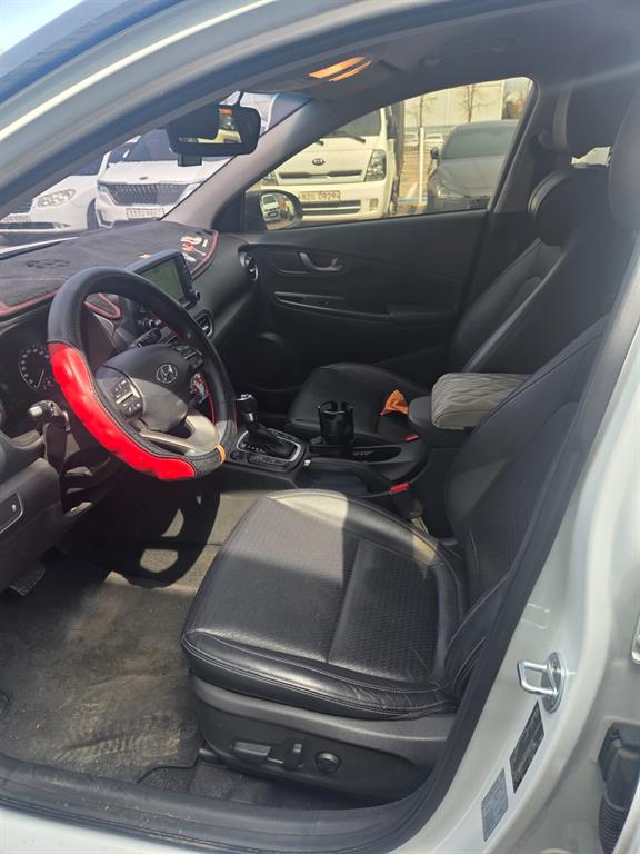 HYUNDAI Kona - Vista 4