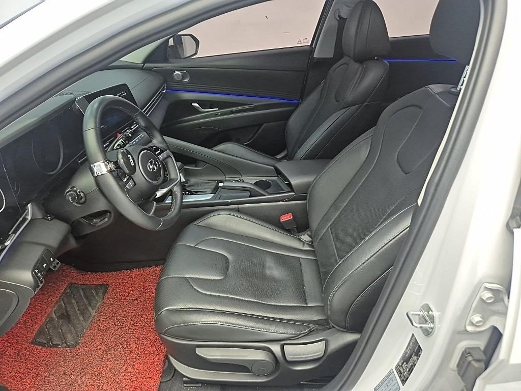 HYUNDAI Avante - Vista 11