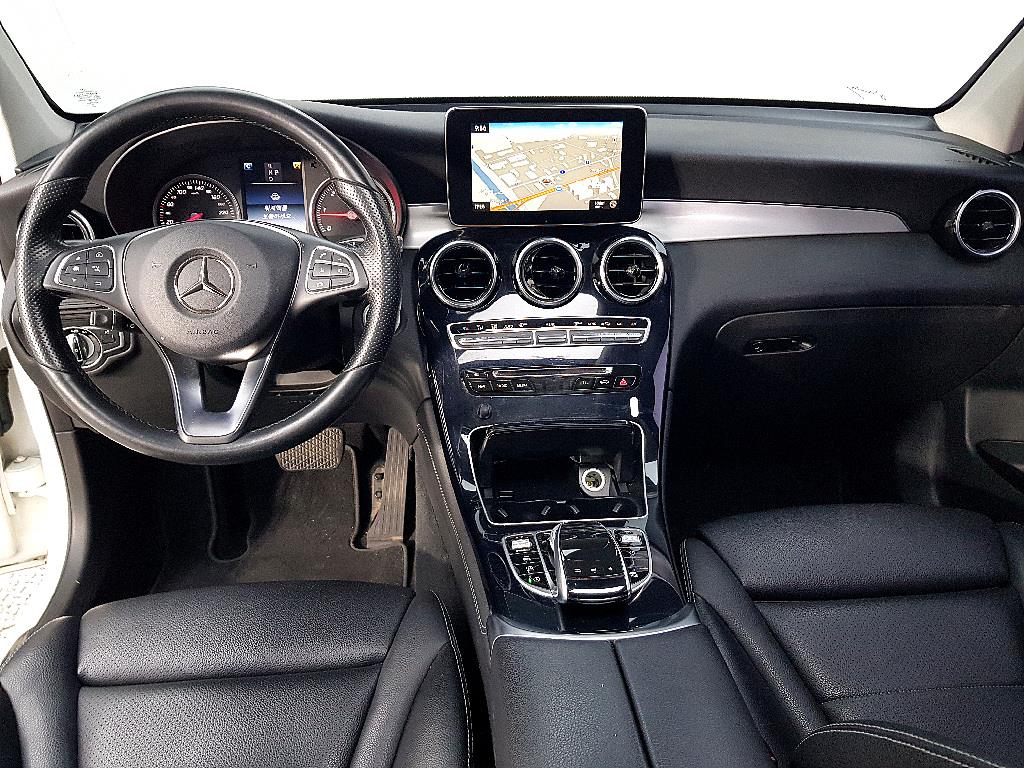 Mercedes Benz GLC Class - Vista 5