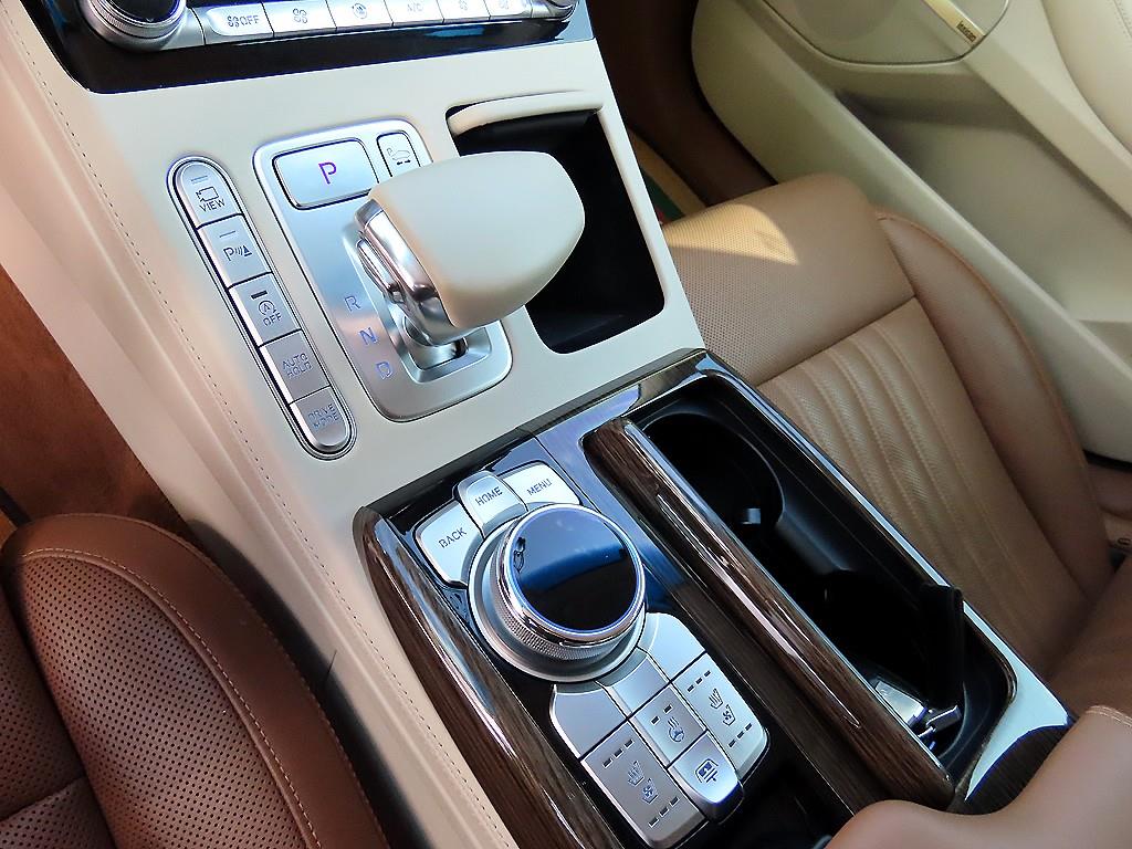 Genesis G90 - Vista 11