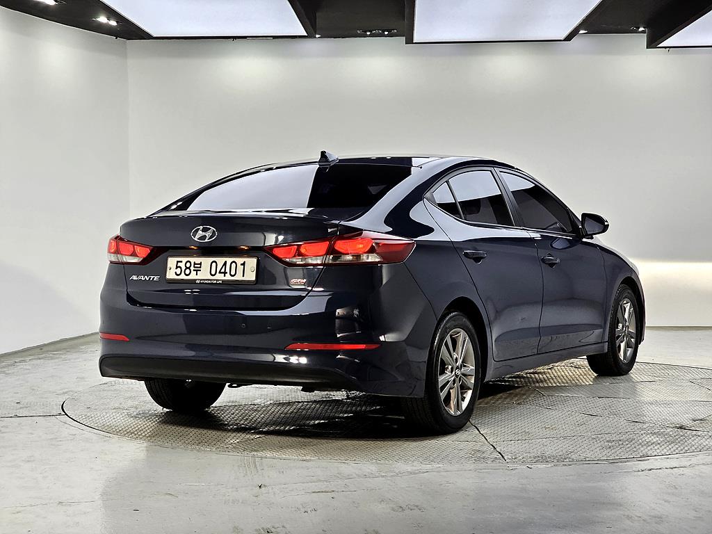 HYUNDAI Avante - Vista 4