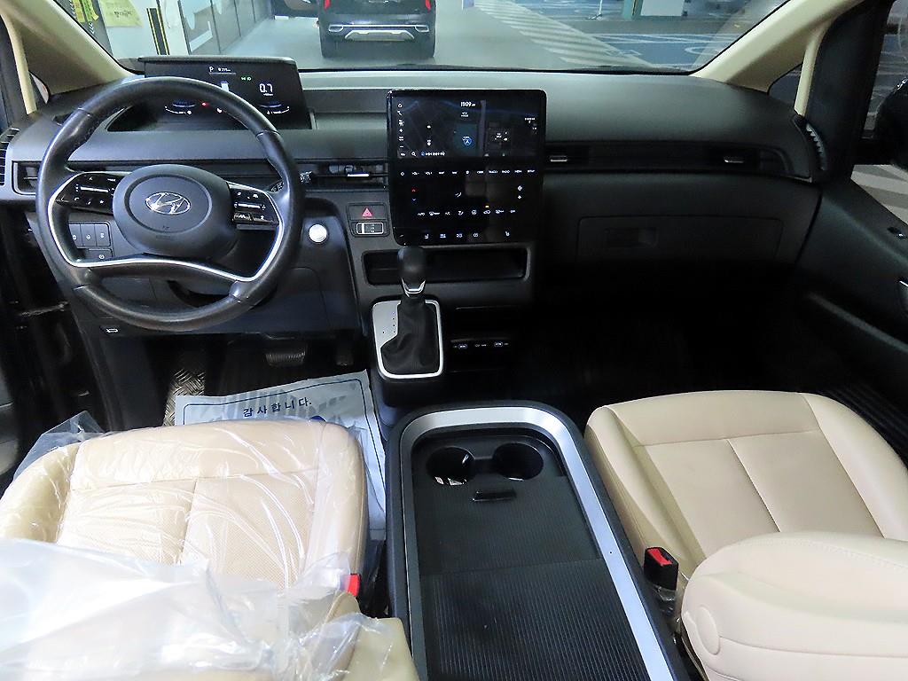 HYUNDAI Staria - Vista 10