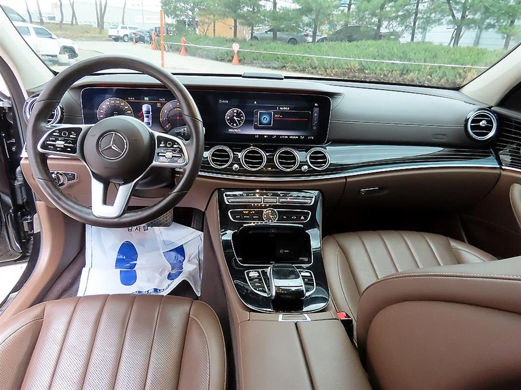 Mercedes Benz E class - Vista 7