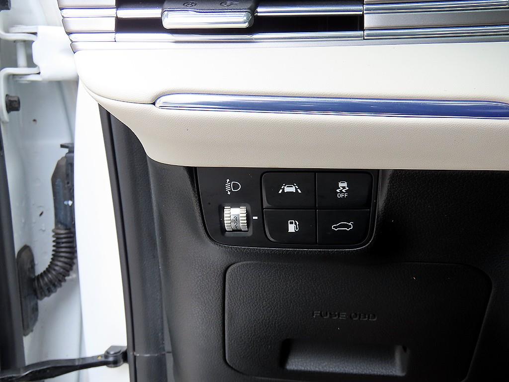 HYUNDAI Grandeur - Vista 12