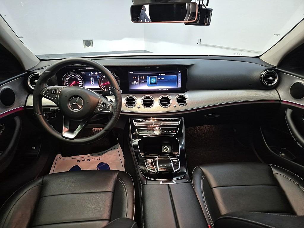 Mercedes Benz E class - Vista 7