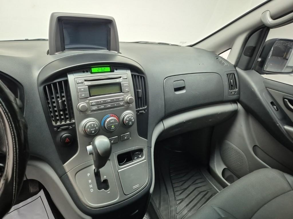 HYUNDAI Starex - Vista 10