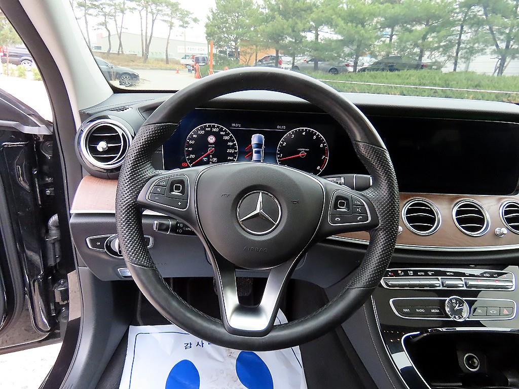 Mercedes Benz E class - Vista 8