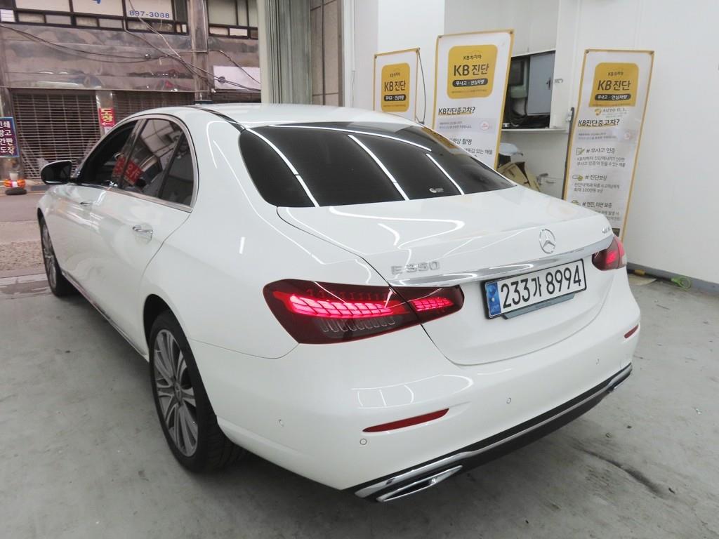 Mercedes Benz E class - Vista 4