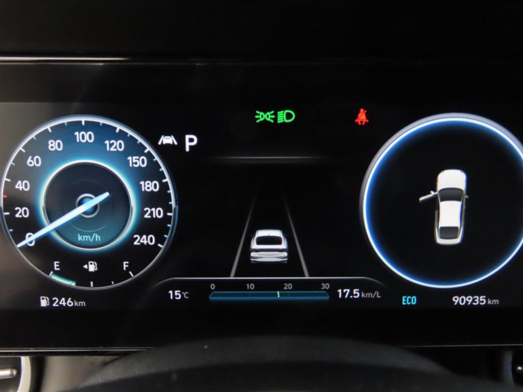 HYUNDAI Avante - Vista 9