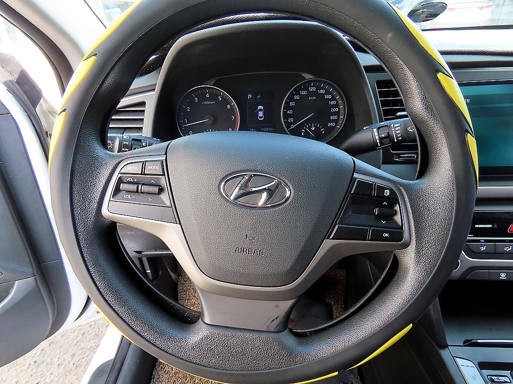 HYUNDAI Avante - Vista 8