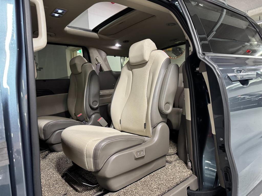 KIA Carnival - Vista 7