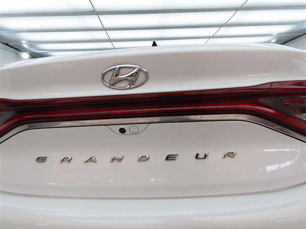 HYUNDAI Grandeur 2018 Blanco - Importación desde Corea - HF Imports Iquique - Foto 18