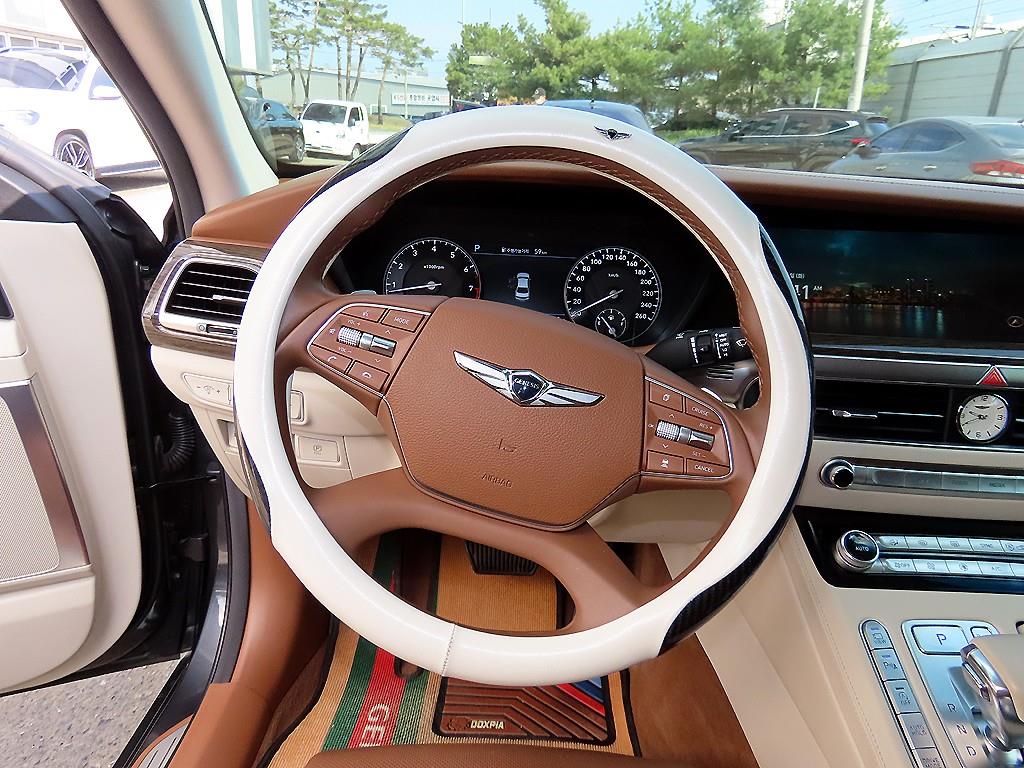 Genesis G90 - Vista 8