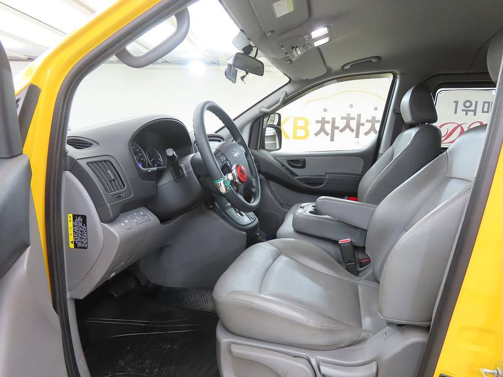 HYUNDAI Starex - Vista 5