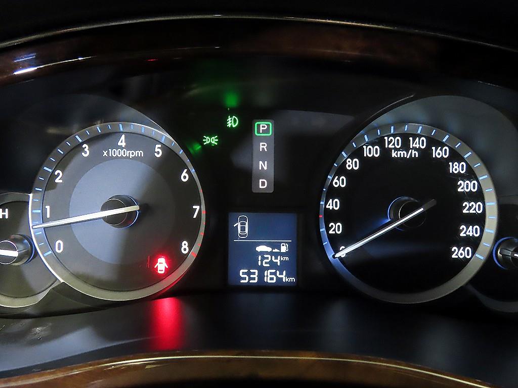 HYUNDAI Genesis - Vista 9