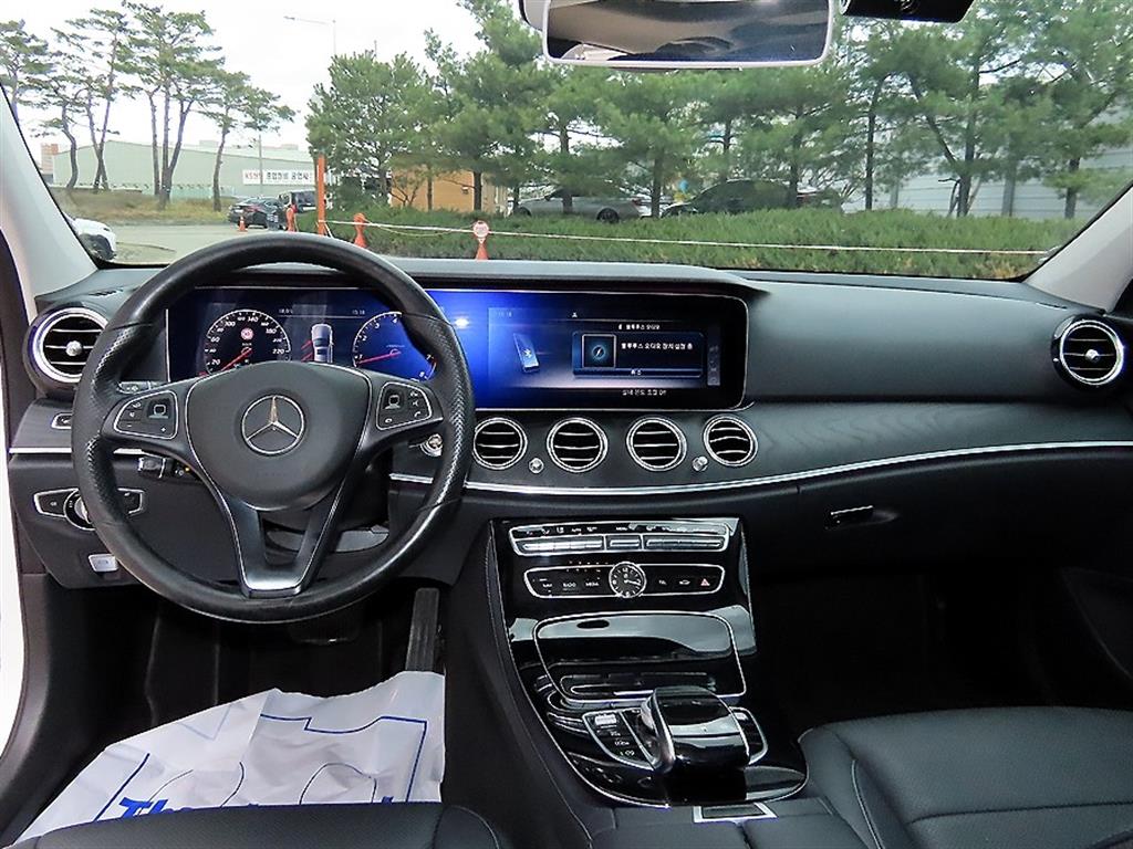 Mercedes Benz E class - Vista 7