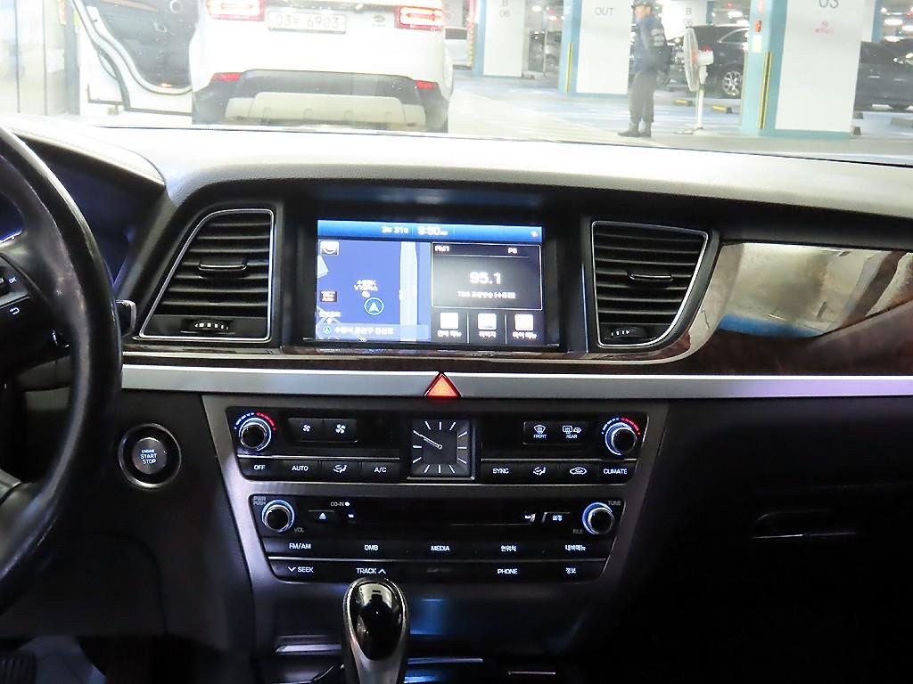 HYUNDAI Genesis - Vista 11