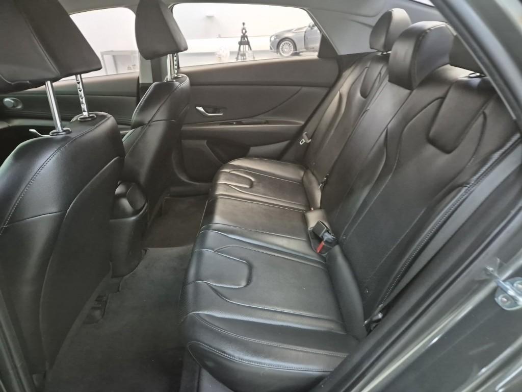 HYUNDAI Avante - Vista 12