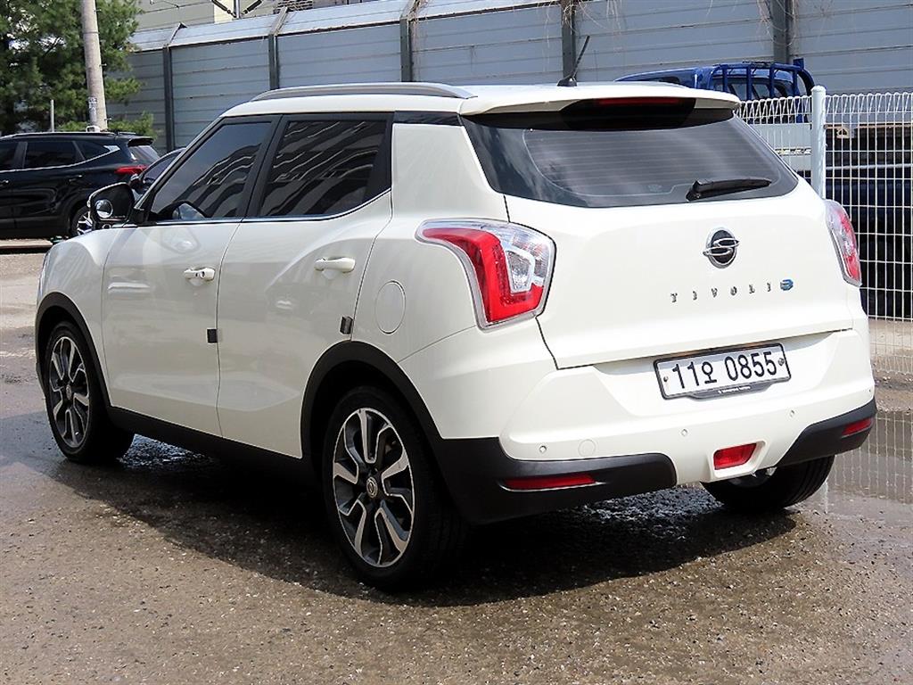 Ssangyong Tivoli - Vista 3