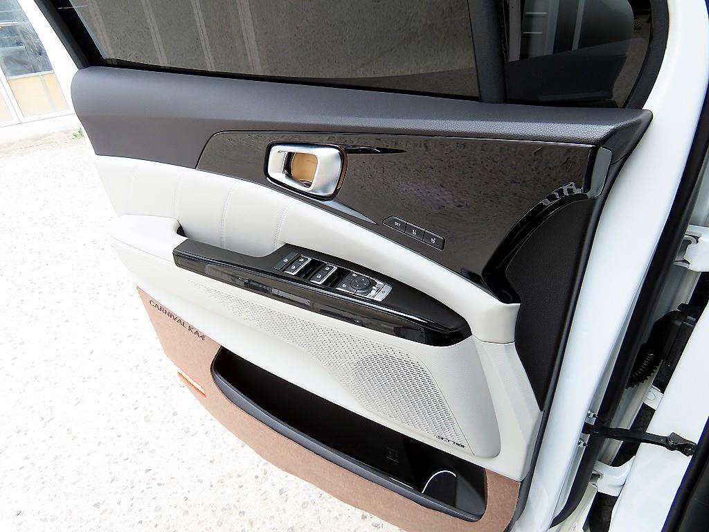 KIA Carnival - Vista 12