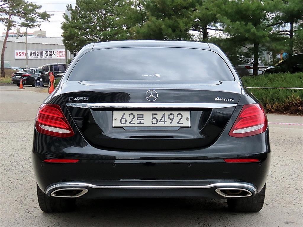 Mercedes Benz E class - Vista 4