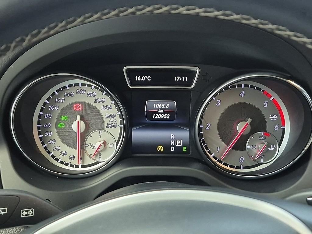 Mercedes Benz GLA Class - Vista 6