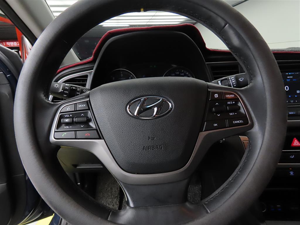 HYUNDAI Avante - Vista 8