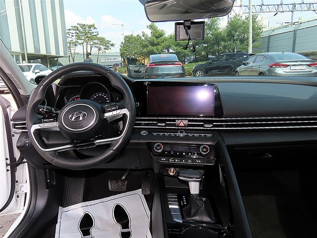 HYUNDAI Avante - Vista 7