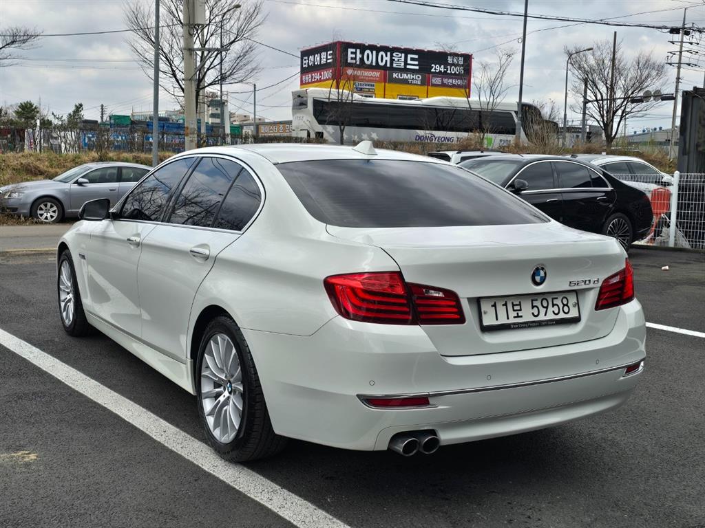 BMW 5 Series - Vista 4