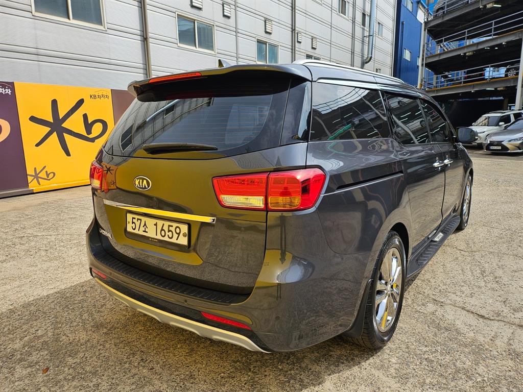 KIA Carnival - Vista 9