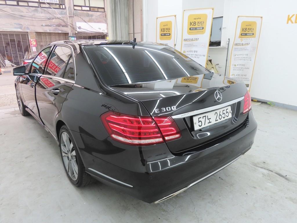 Mercedes Benz E class - Vista 4