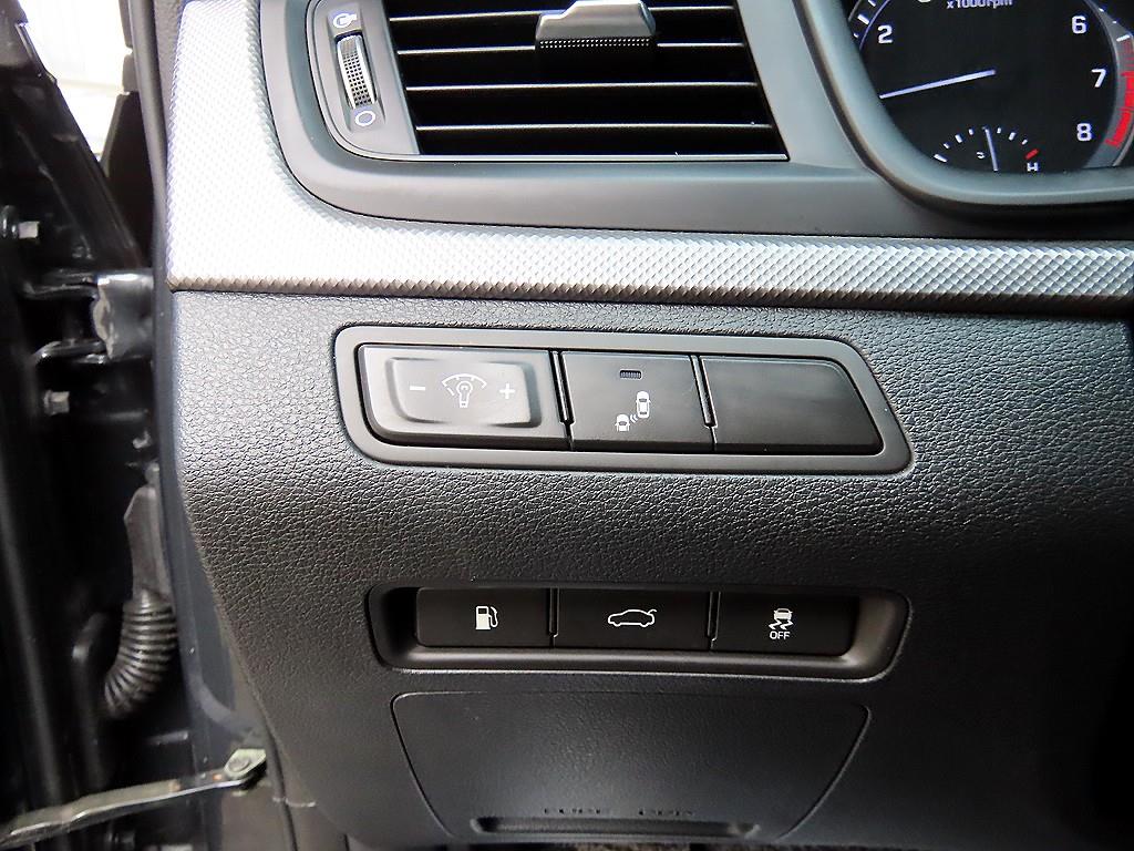 HYUNDAI Sonata - Vista 12