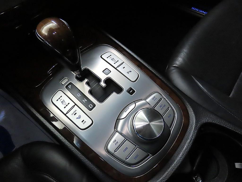 HYUNDAI Genesis - Vista 12